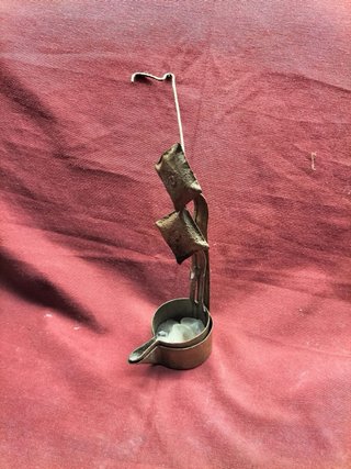 Antiga candeia em liga metálica