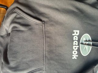 Sudadera Negra con Capucha