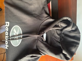 Sudadera Negra con Capucha