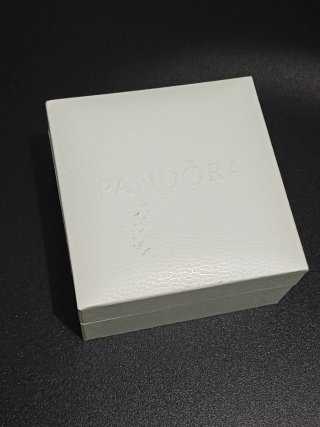 Bolsa y Caja Pandora Blanca