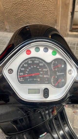 Vespa GTS 125 Negra Super