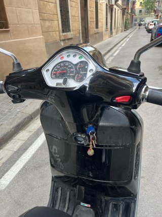 Vespa GTS 125 Negra Super