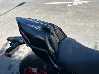 Kawasaki Z650 Negra y Roja - Como Nueva