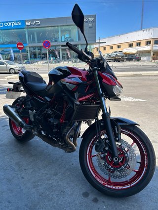 Kawasaki Z650 Negra y Roja - Como Nueva
