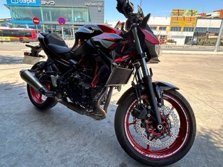 Kawasaki Z650 Negra y Roja - Como Nueva