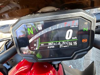 Kawasaki Z650 Negra y Roja - Como Nueva