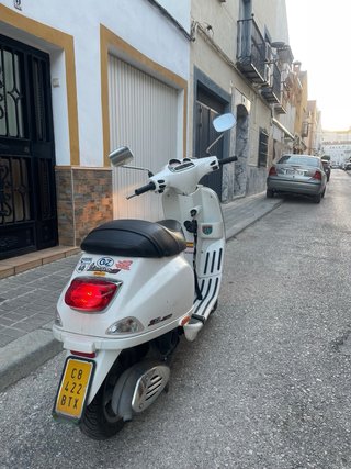 Vespa S50 Blanca Automática