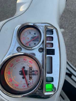Vespa S50 Blanca Automática