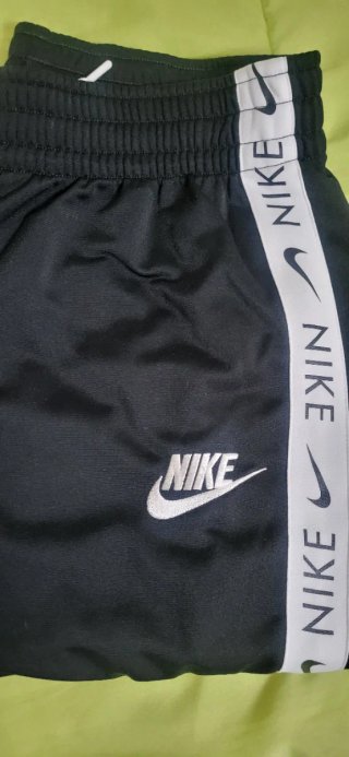 Pantalones Nike negros con logo