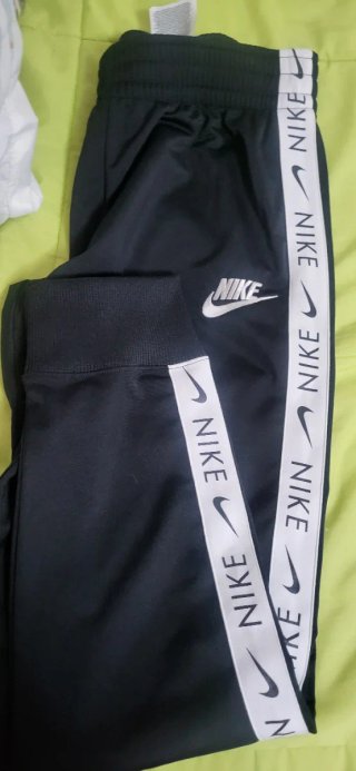 Pantalones Nike negros con logo