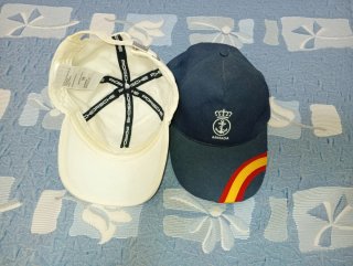 Gorras militar y Porsche