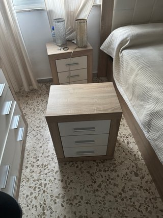 Espejo de madera y cómoda