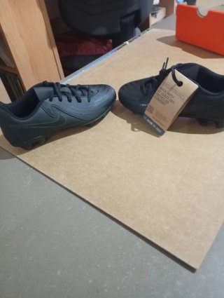 Botas de fútbol Nike niño talla 35,5 y36