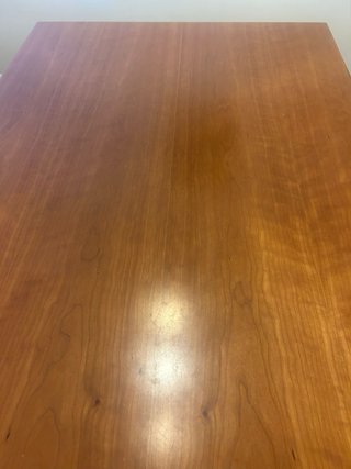Mesa extensible de madera y sillas