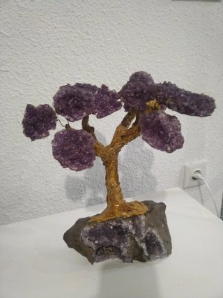 Adorno con pietre ametista