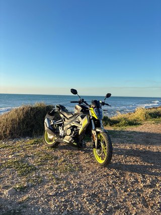 Moto UM Xstreet 125
