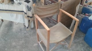 Struttura di sedia in legno senza tessuto