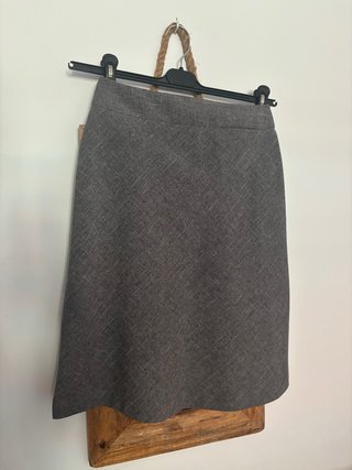 Falda midi gris oficina