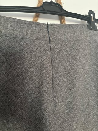 Falda midi gris oficina