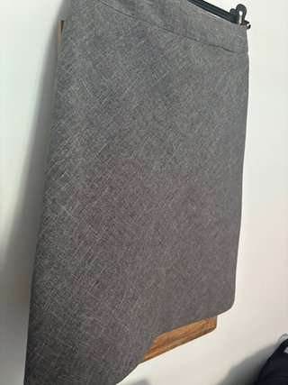 Falda midi gris oficina