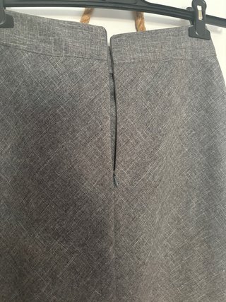 Falda midi gris oficina