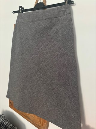 Falda midi gris oficina