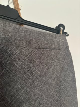 Falda midi gris oficina