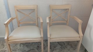 Silla de comedor madera clara y piel beige