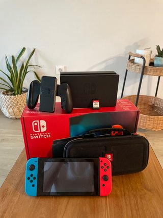 Nintendo Switch + FIFA 22 + Funda