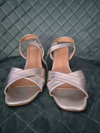 Sandalias plateadas tacón talla 38
