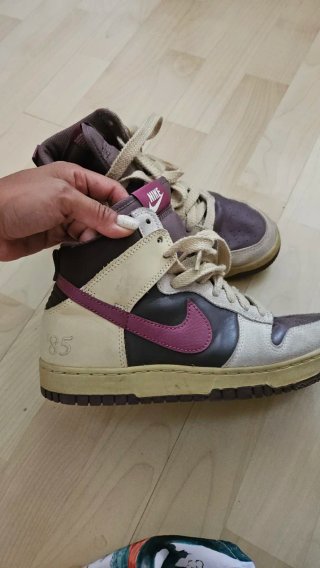 Nike 85' Beige/Morado Edición limitada.