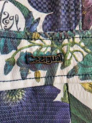 Chaqueta Desigual floral Talla S (36)