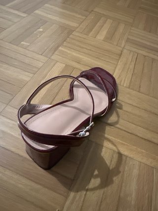 Tacones color granate