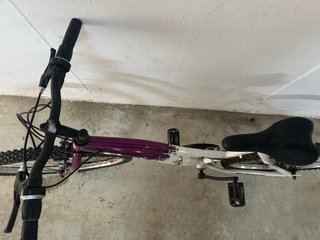 Bicicleta niña 24 morada y blanca