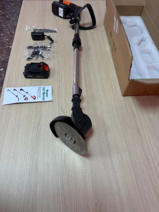 Desbrozadora nueva con 2 baterías