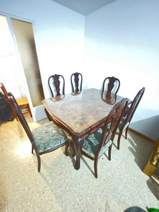 Mesa de comedor y 6 sillas