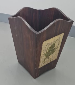 Papelera artesana de madera