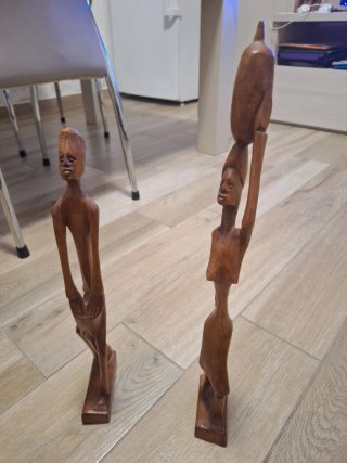 Statue artigianali in legno