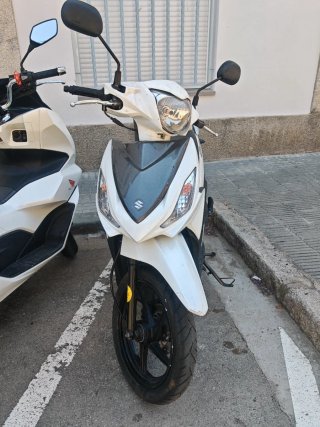 Suzuki Address 110 Scooter Blanca
