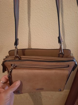 Bolso bandolera beige y marrón