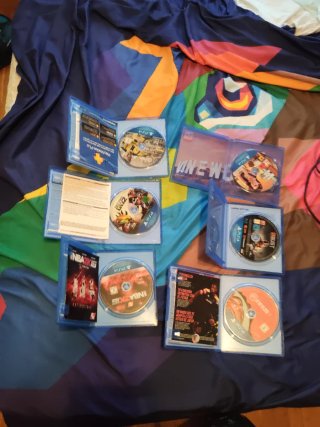 Consola PS4 + Mando + 6 Juegos