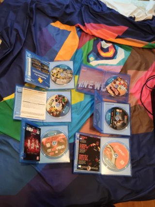 Consola PS4 + Mando + 6 Juegos