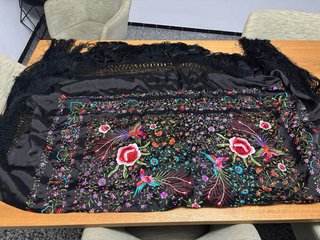 Mantón de Manila bordado (2mx2m. Con los flecos)