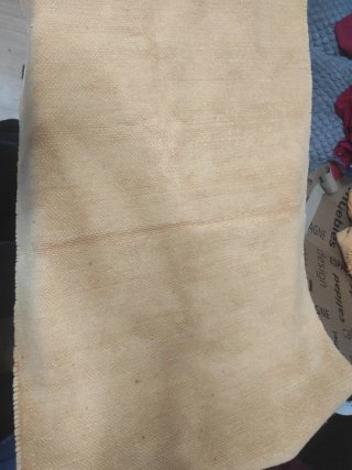 Alfombra beige con flecos