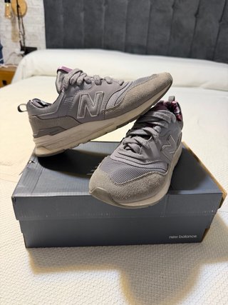 Zapatillas New Balance Gris/Morado Talla 37.5