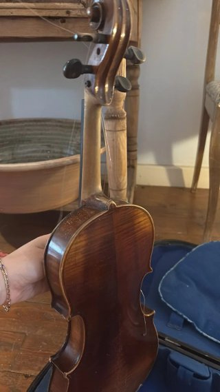 Duo di violini antichi in custodia