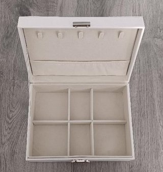 Joyero blanco con llave y compartimentos