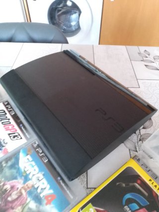 PlayStation3. 500,GB Negra + Mando y Juegos