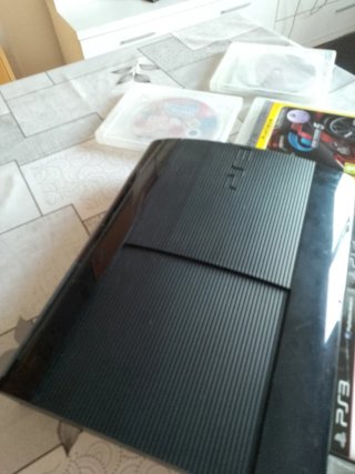 PlayStation3. 500,GB Negra + Mando y Juegos
