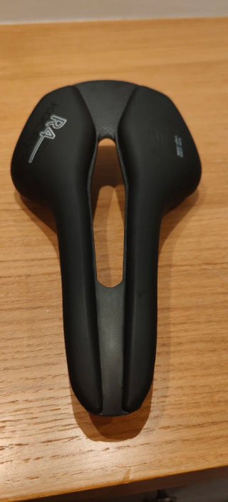 Sillín de carbono R4